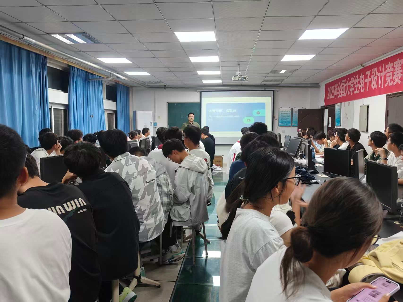 学院科创中心面向2025级新生开展竞赛动员活动