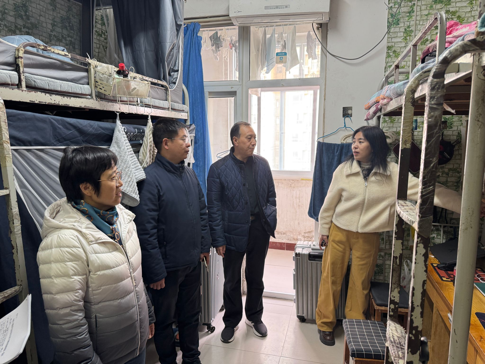 我院落实“三进”工作要求，开展学生宿舍消防安全卫生检查