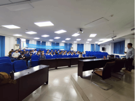 伟德国际1949举办“深度强化学习赋能空中交通轨迹与频谱联合优化”研究生创新教育讲座